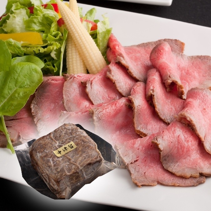 じっくり焼き上げた九州産黒毛和牛のモモ肉のローストビーフ