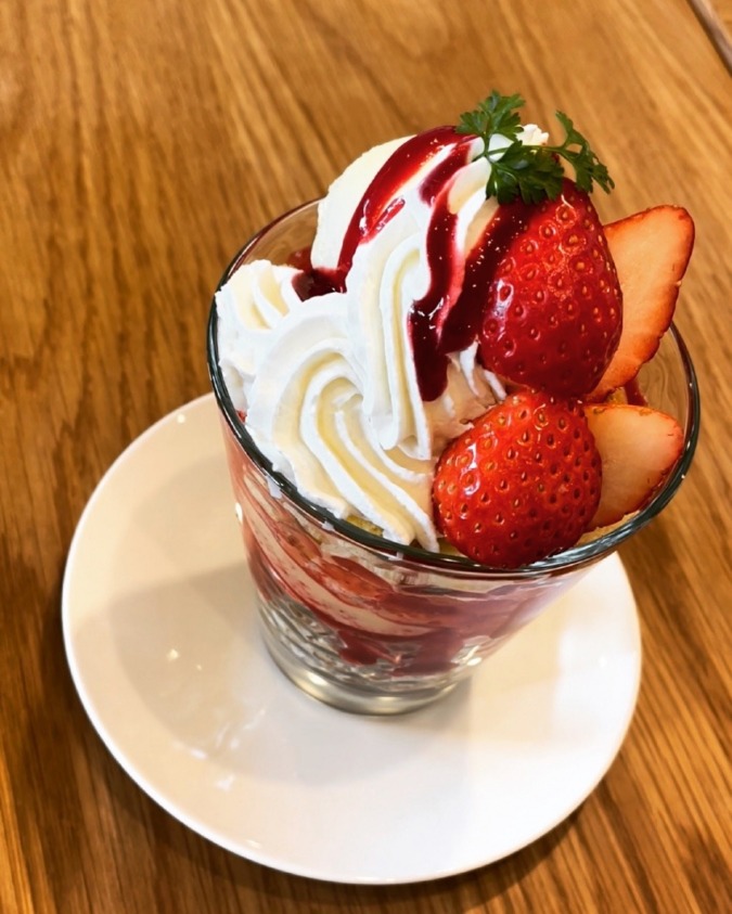 広川店2周年目♪ 絶品パフェに舌鼓。
