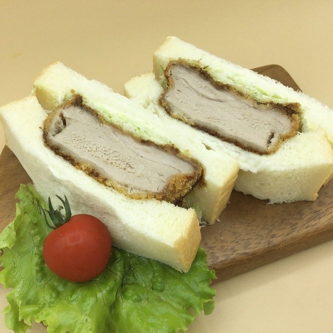 国産豚を贅沢に使った、やわらかヒレカツのサンドイッチ✨