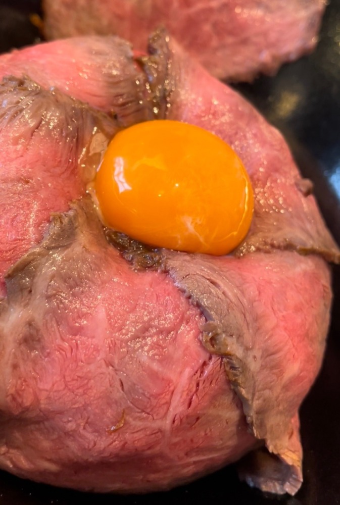 お肉屋さんが提供する和牛レア◯◯◯丼⁉︎