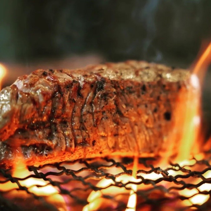 『牛米』オススメ薪焼きステーキ