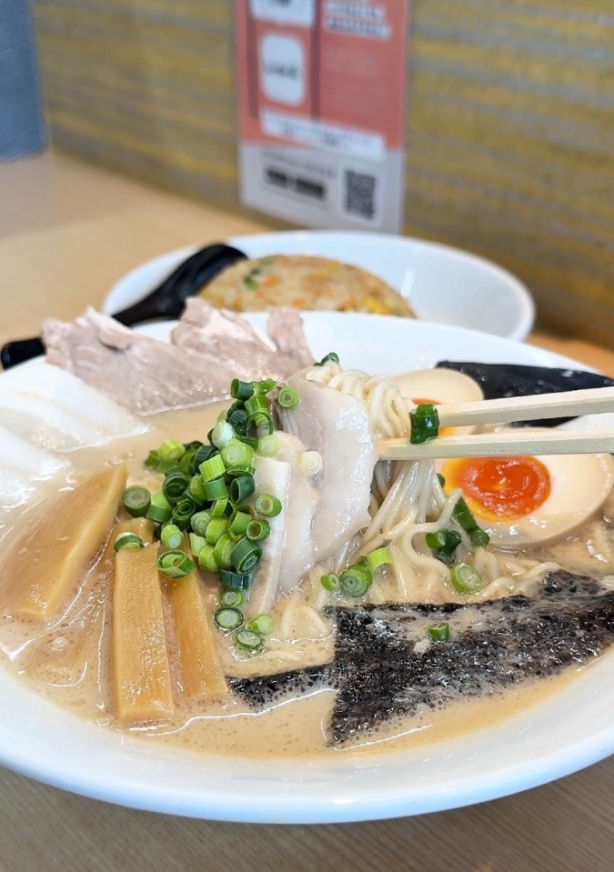 日本初！無化調で身体にやさしい麹豚骨ラーメン麺やTAO ～道～
