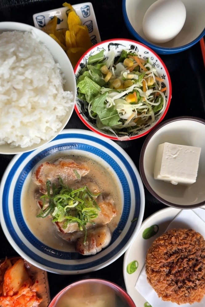 安くて美味しくお腹いっぱいの［とも食堂］さん