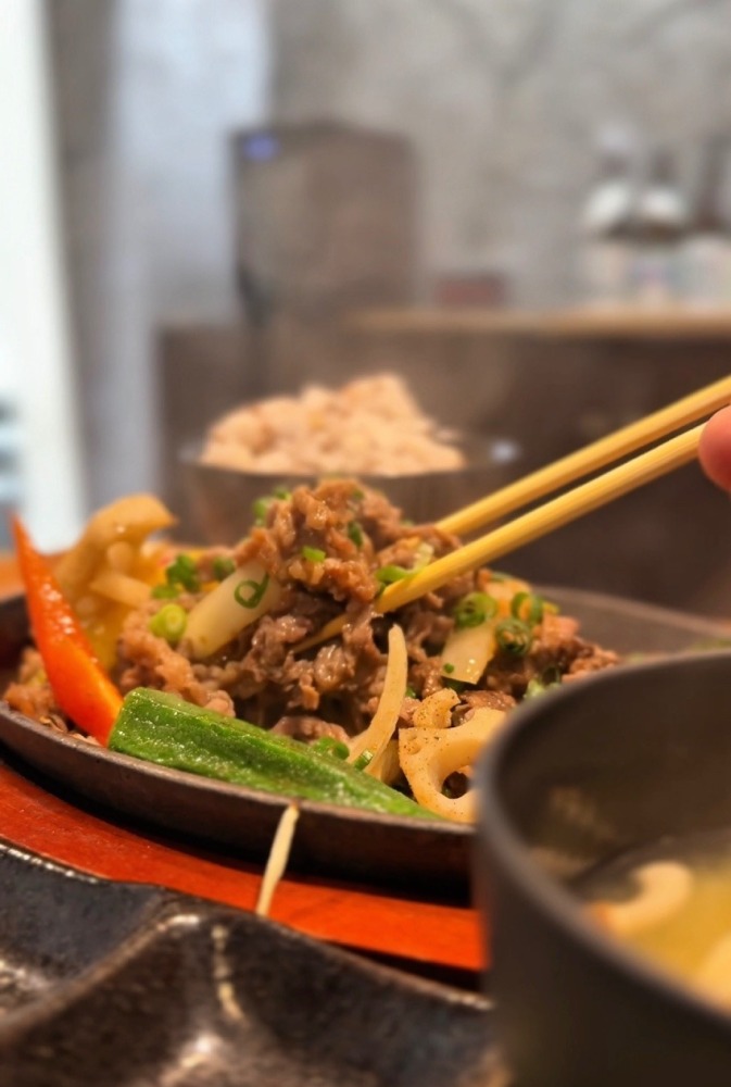 老舗精肉店が運営する［創造とんかつ 藤］さんのあか牛焼肉御膳を堪能！