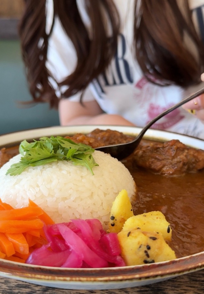 ［カレー探訪］パクチー香る絶品チキンカレーとこだわりのコーヒーが楽しめる「square knot（スクエアノット）」｜筑後市